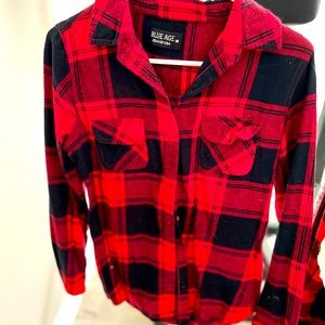 Red/ Black button down shirt! Size M excellent condition.